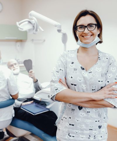 Equipo de dentistas especialistas en clínica dental en Toledo